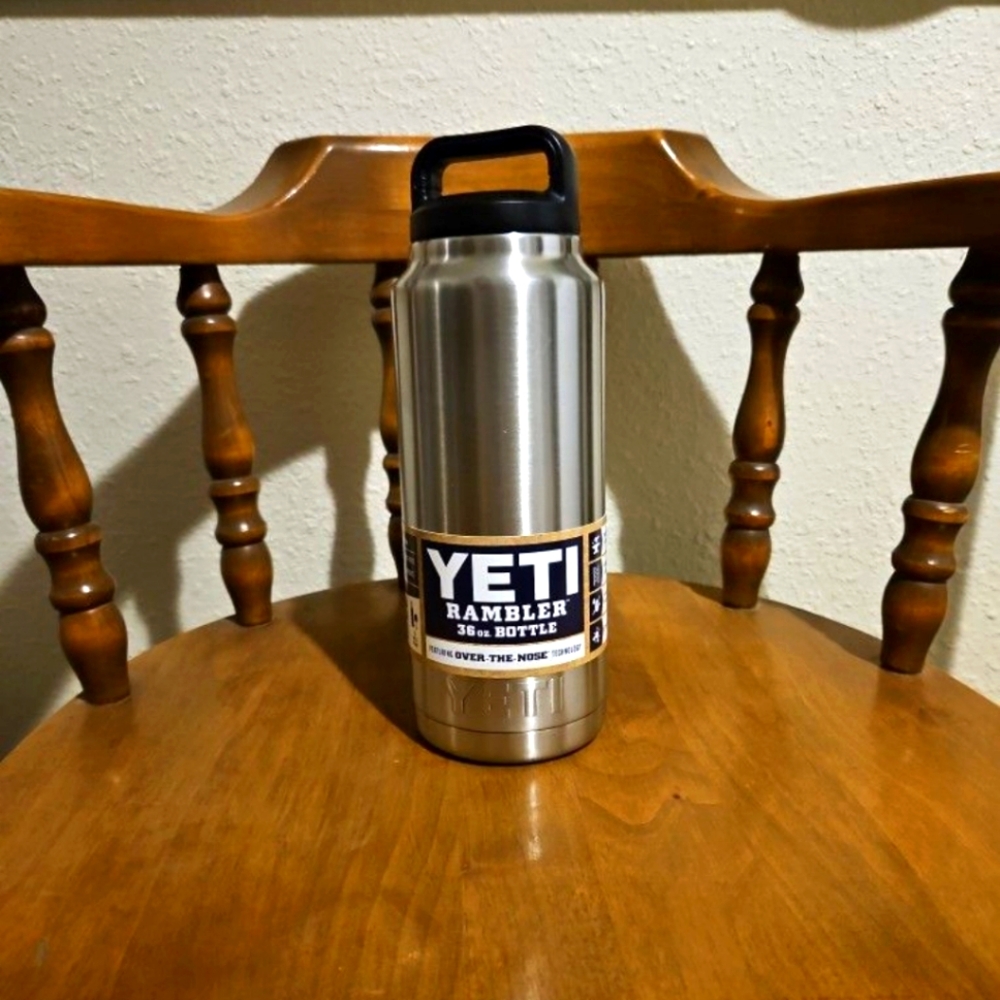 Yeti Rambler 36oz water bottle